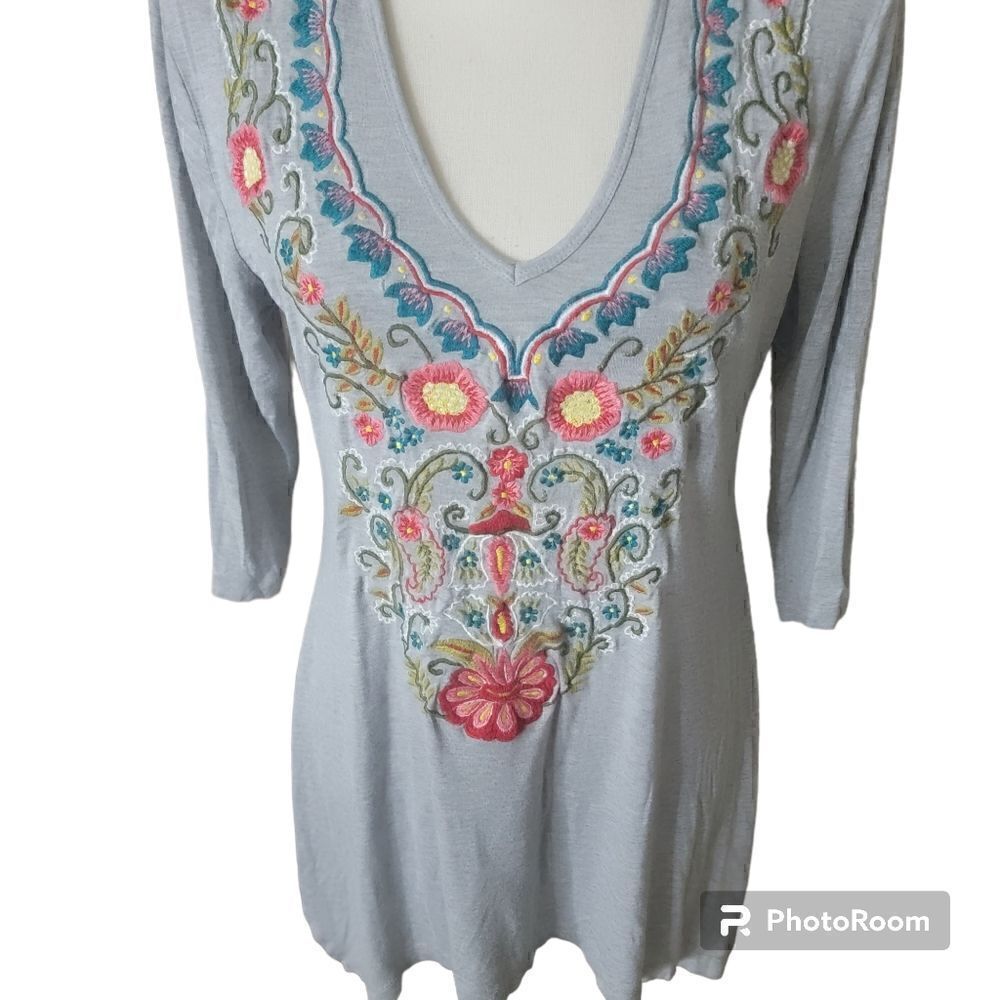 Soft Surroundings Embroidered Floral Deep V-Neck Asymmetrical. Size M. - Picture 2 of 10